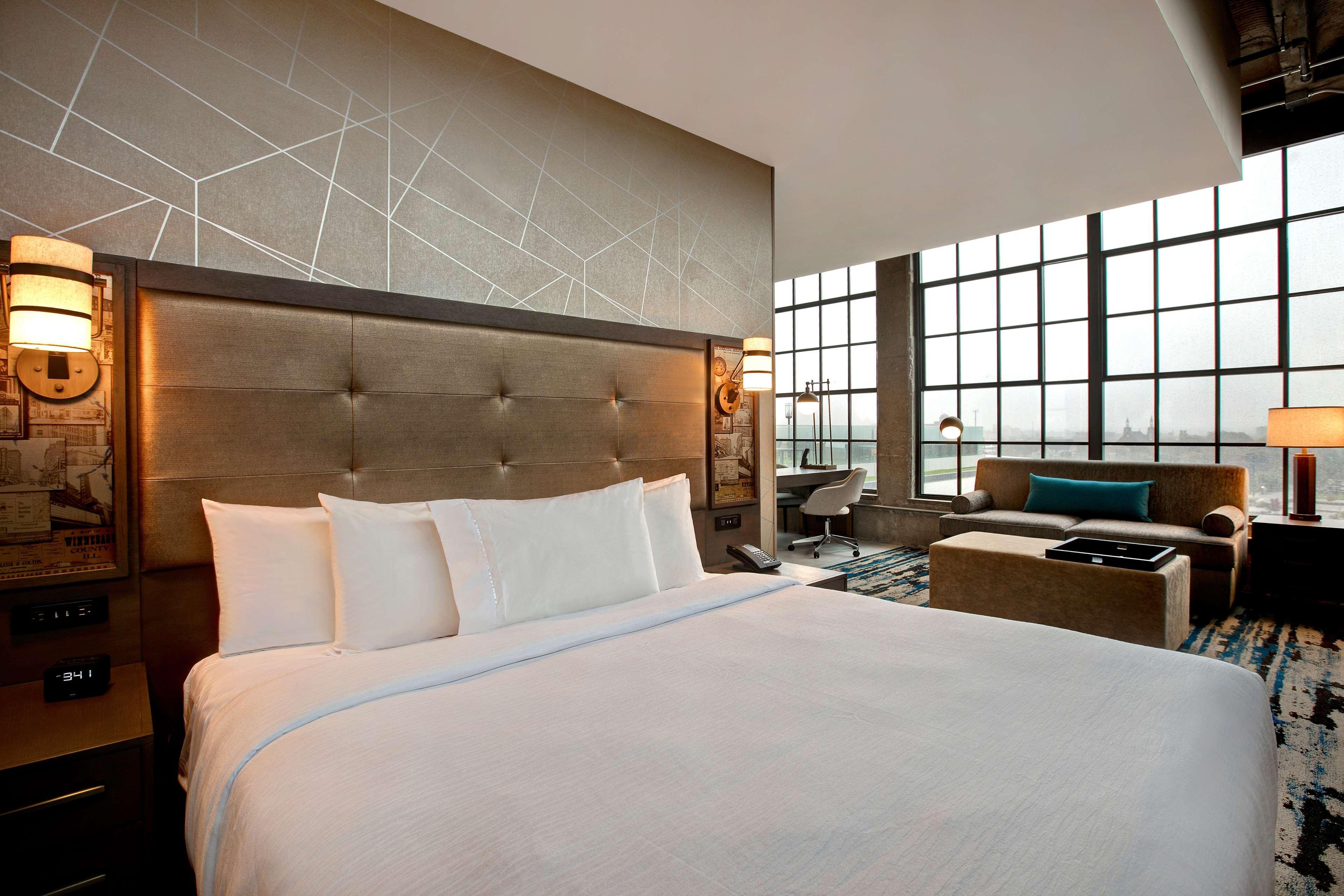 Embassy By Hilton Riverfront Hotel Rockford