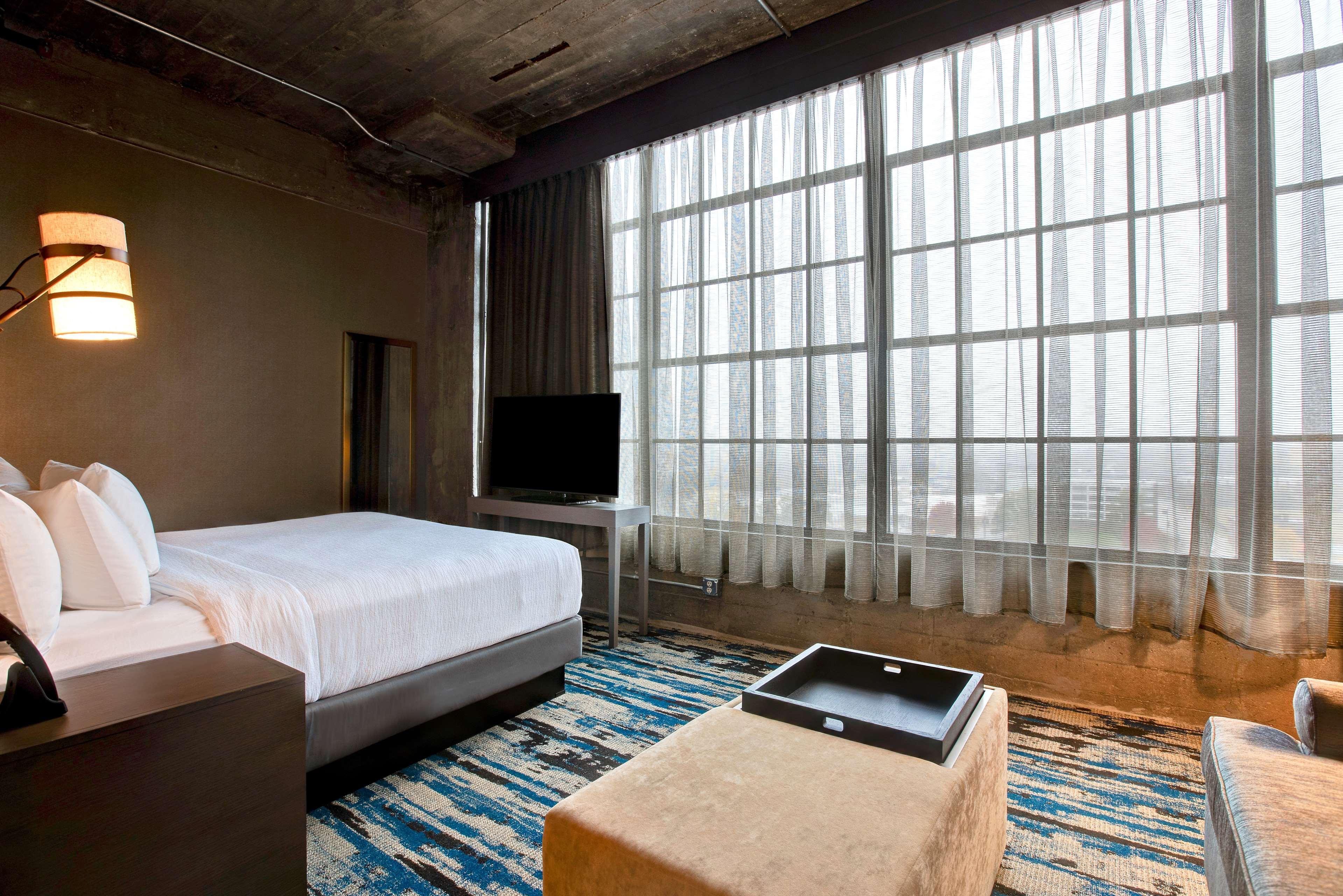 Embassy By Hilton Riverfront 4*