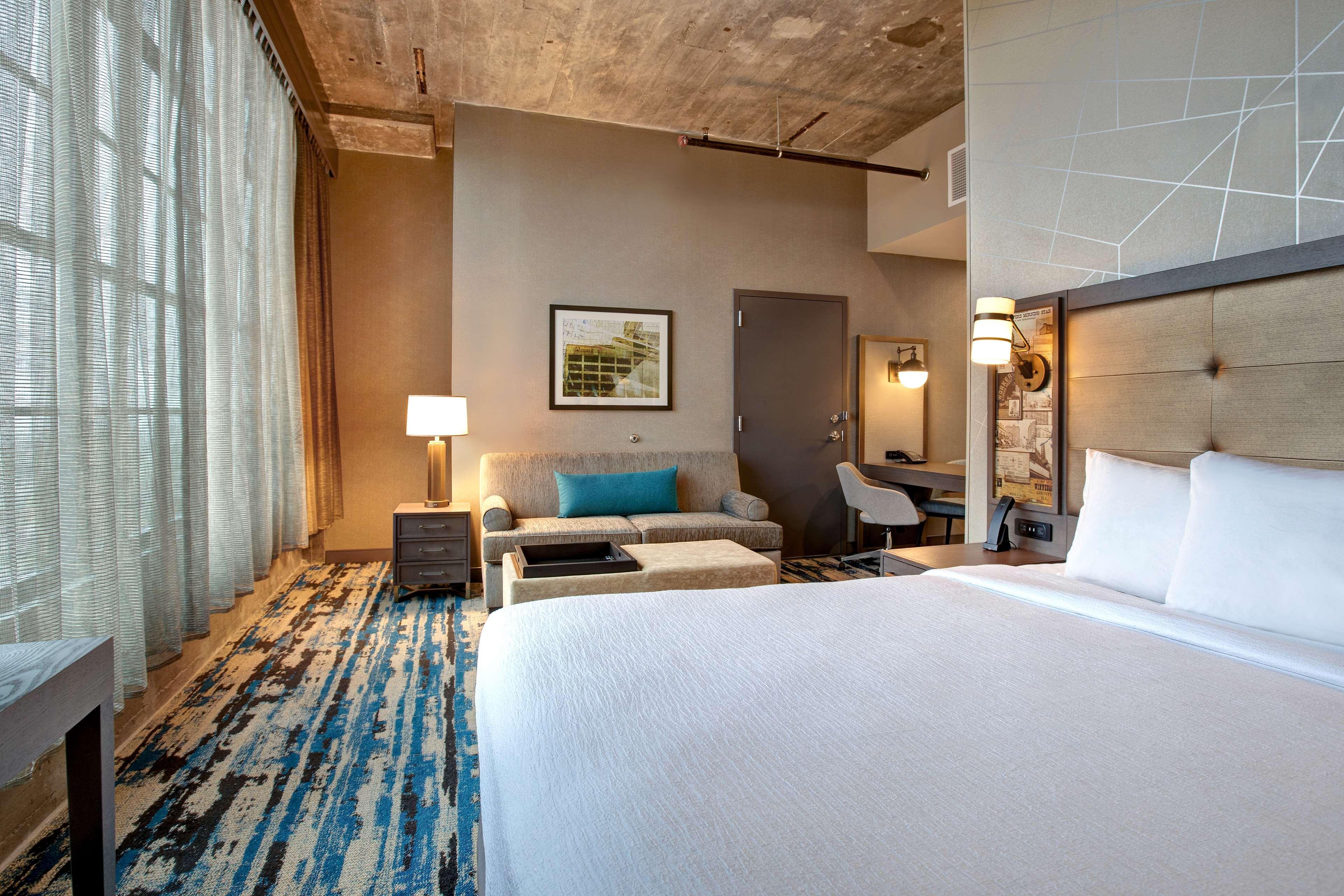 Embassy By Hilton Riverfront Hotel