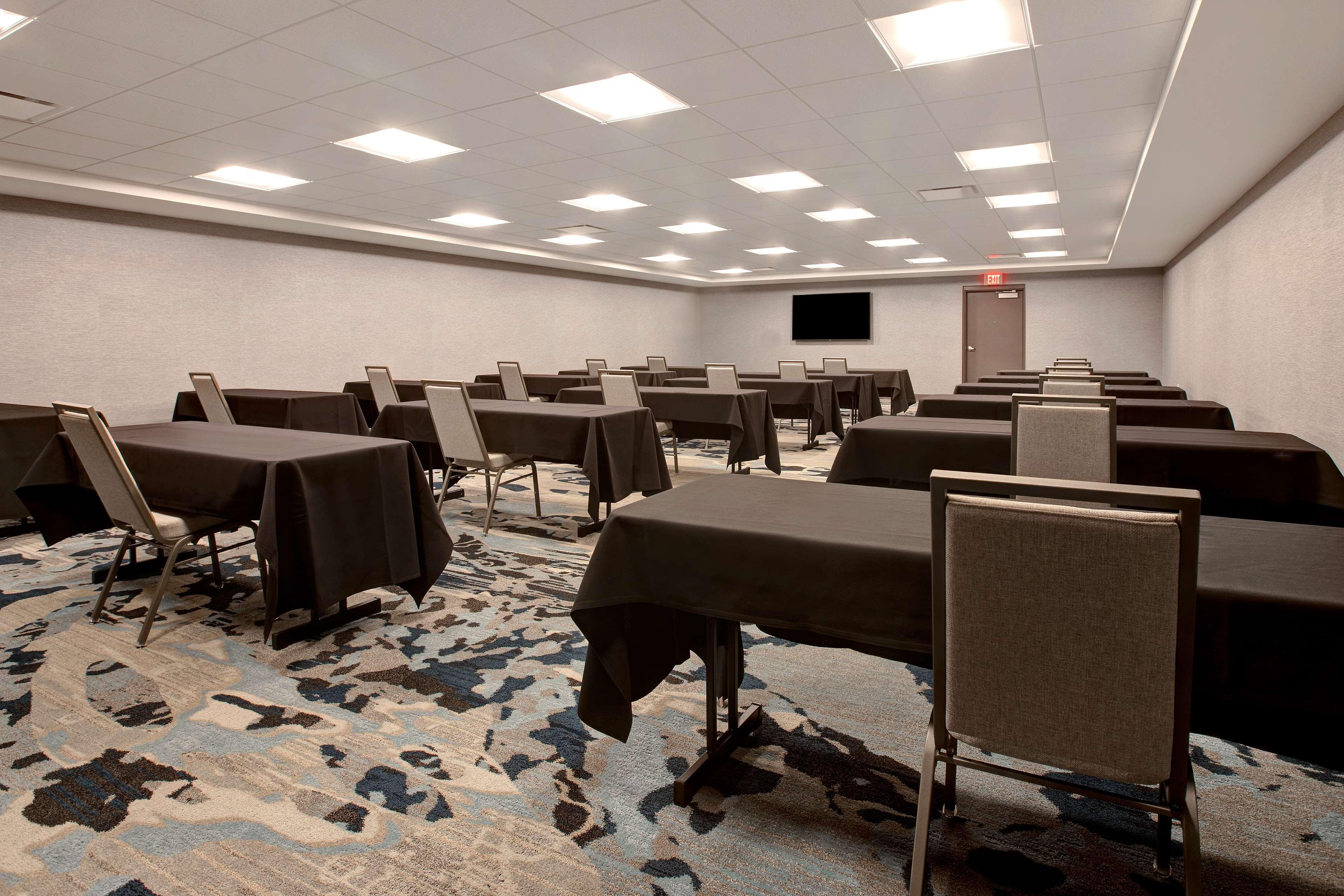 Embassy By Hilton Riverfront 4*