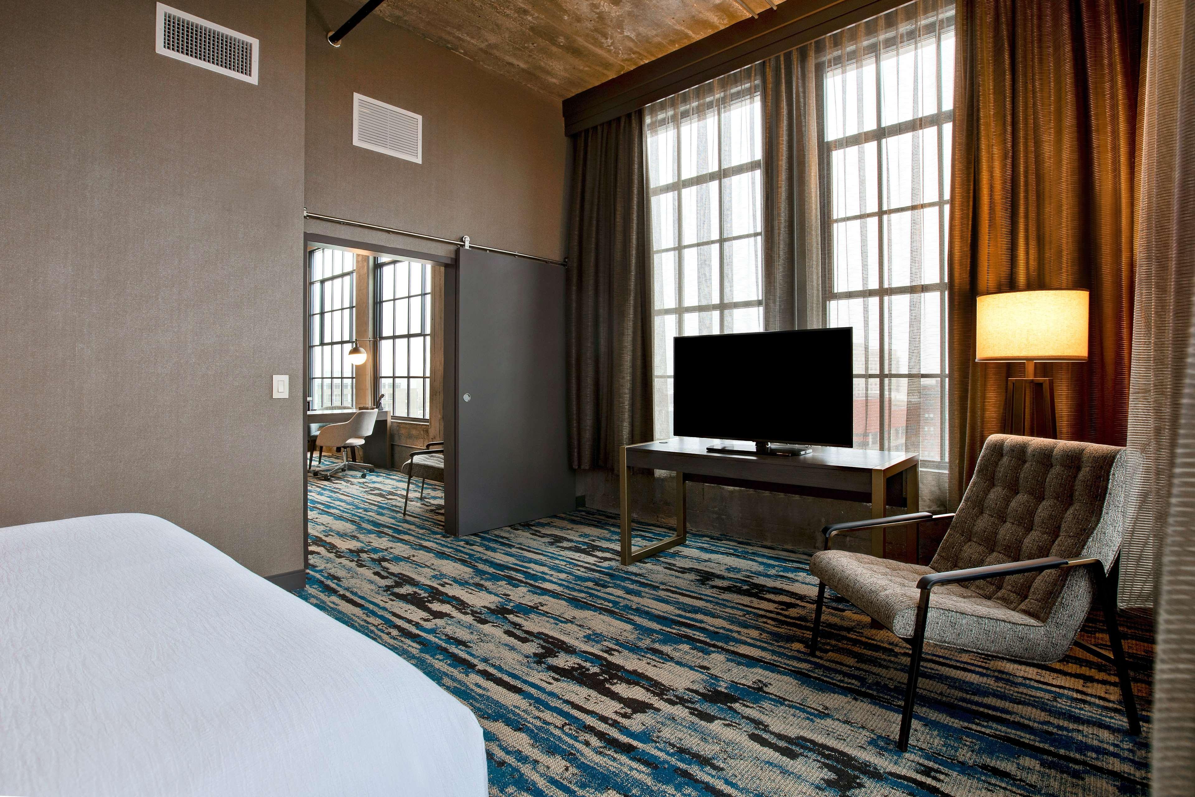 Embassy By Hilton Riverfront 4*