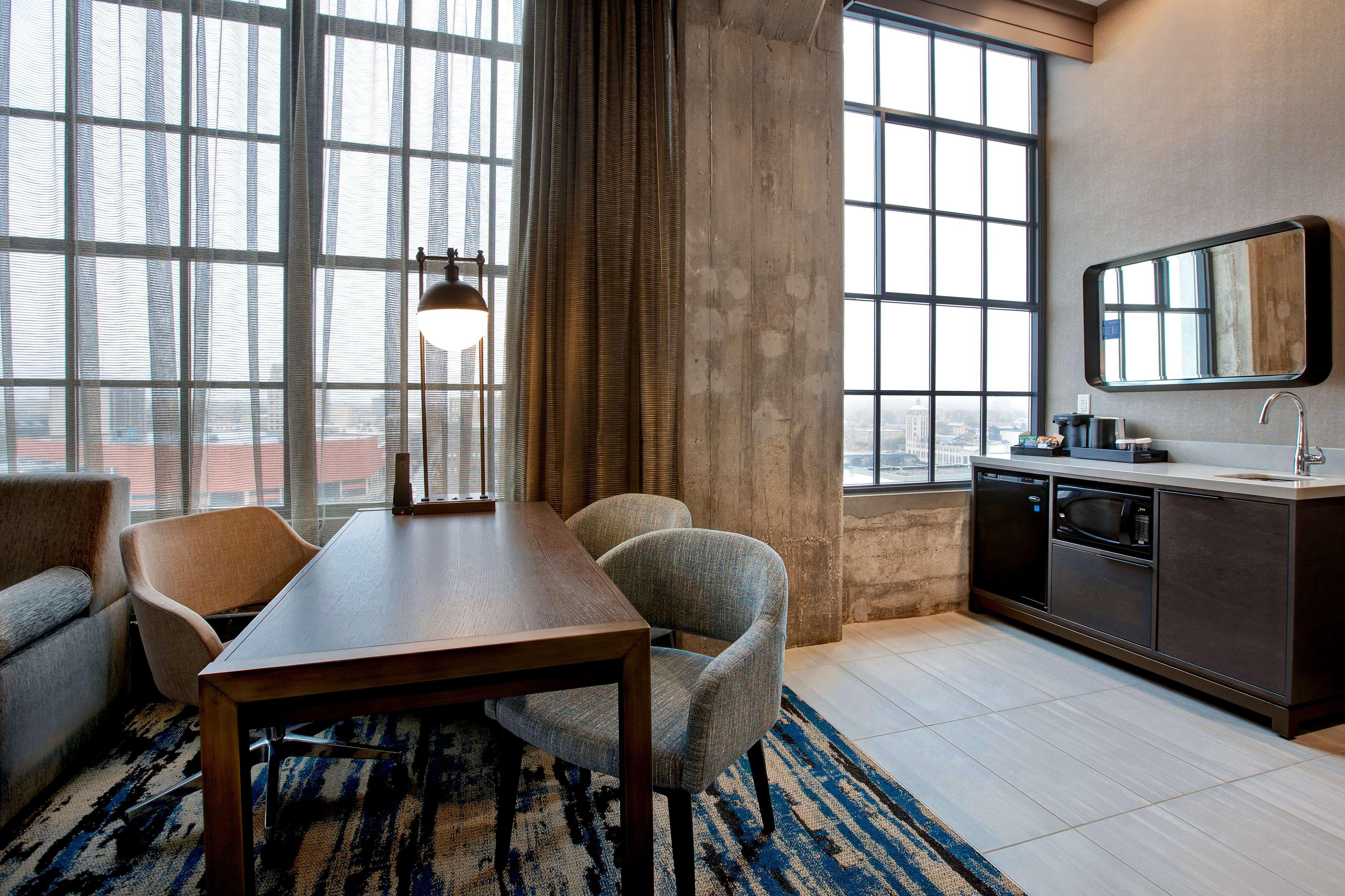 Embassy By Hilton Riverfront Hotel