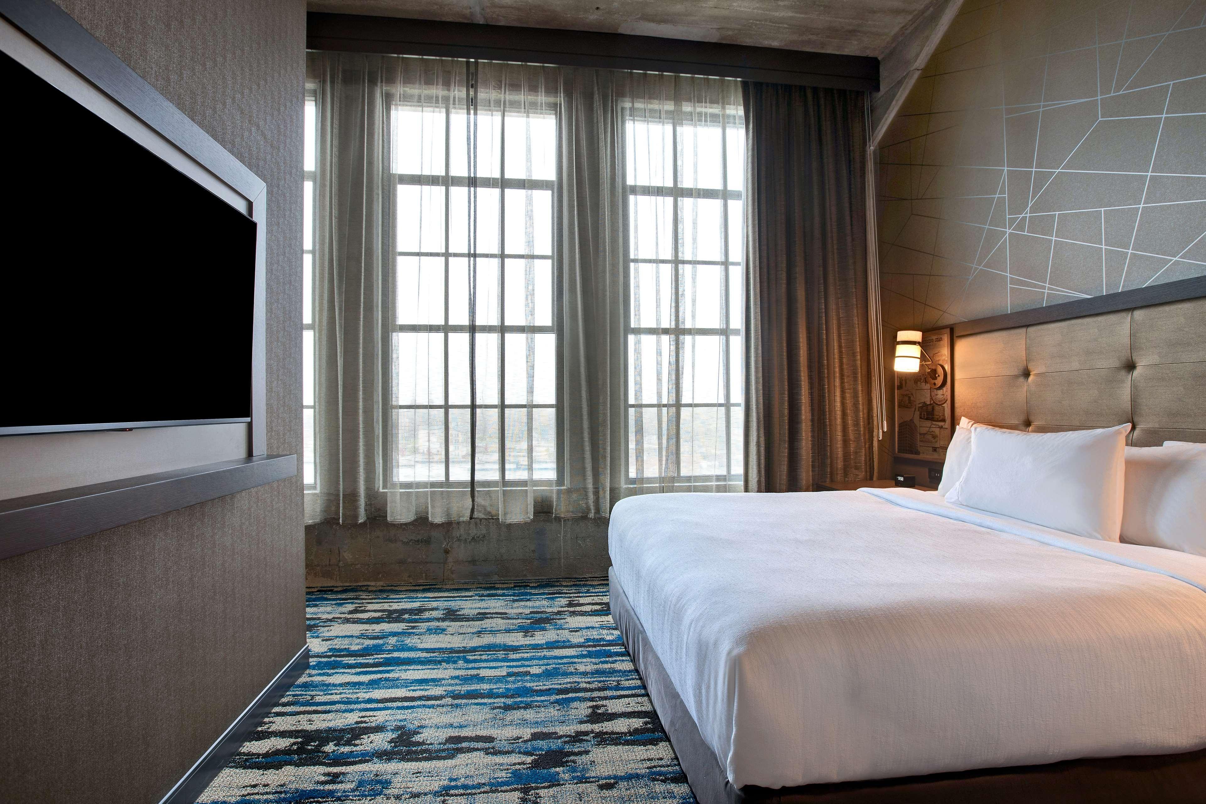 Embassy By Hilton Riverfront 4*