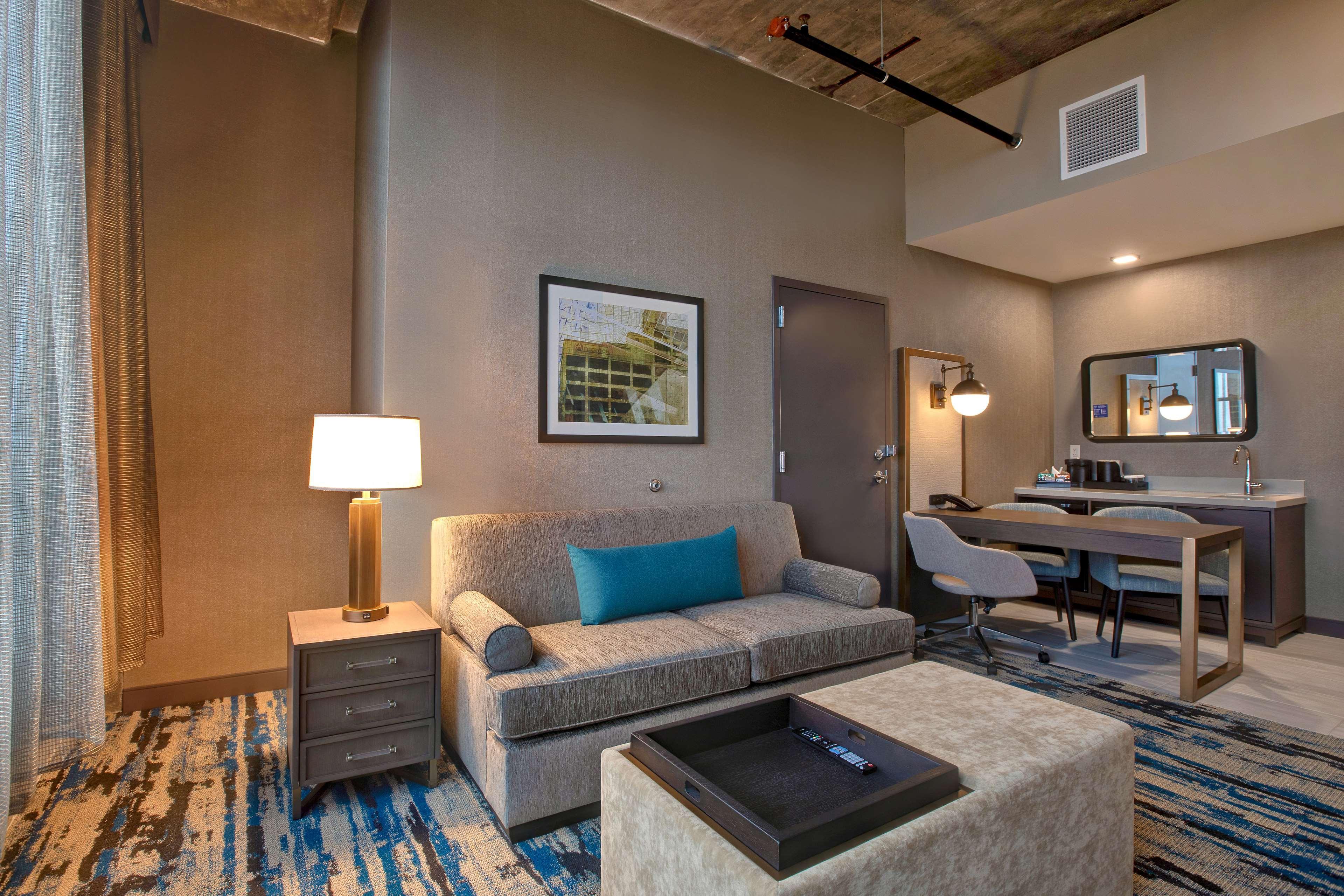 Hotel Embassy By Hilton Riverfront