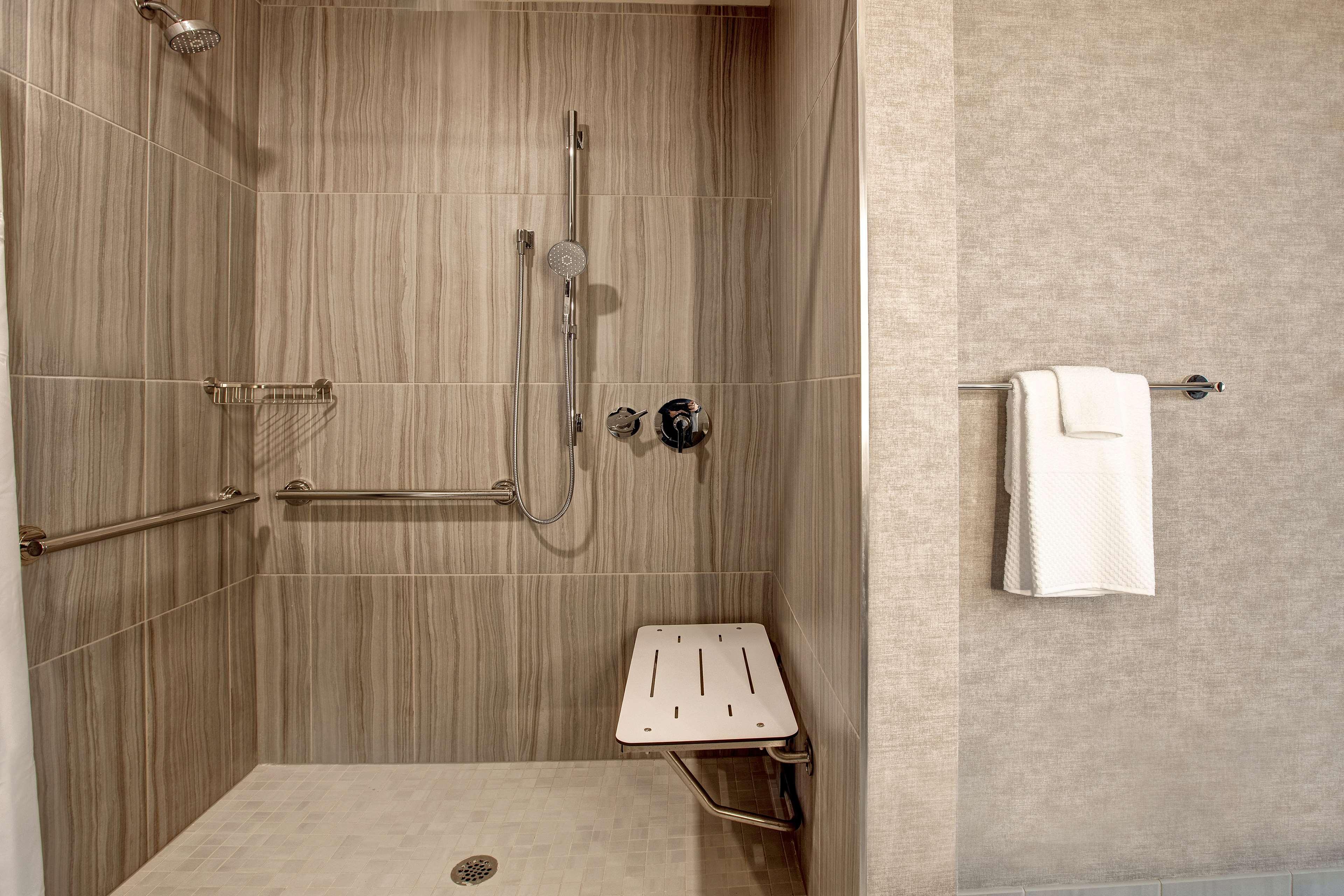 Embassy By Hilton Riverfront 4*