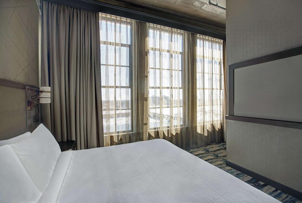 Embassy By Hilton Riverfront Hotel
