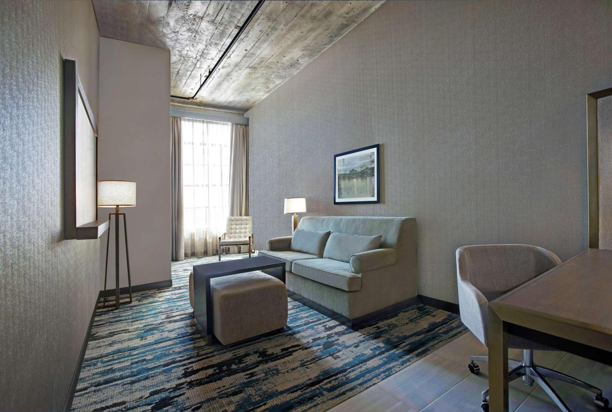 Embassy By Hilton Riverfront 4*