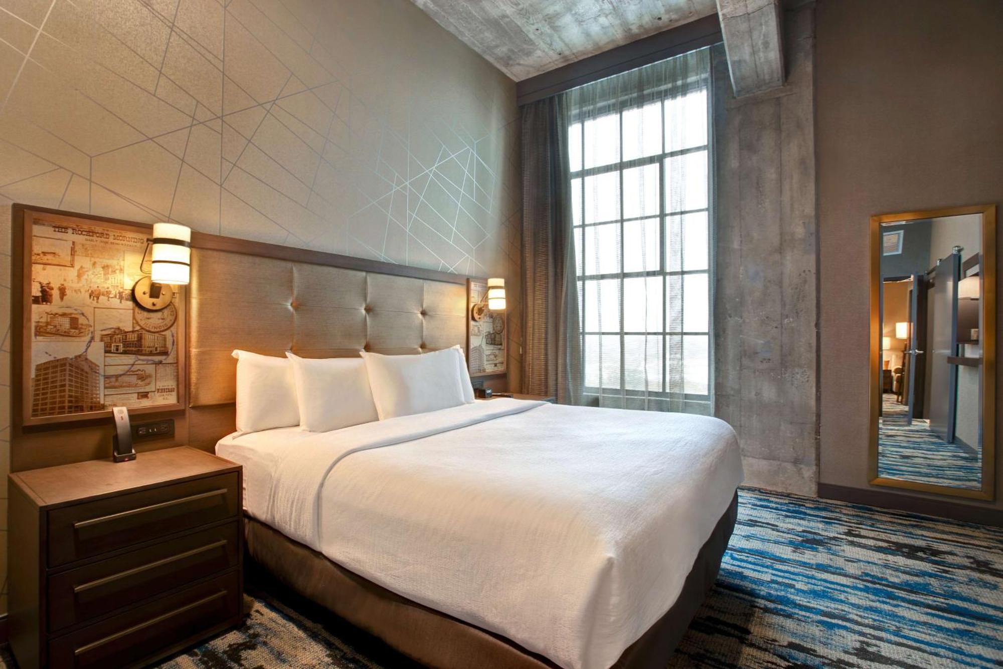 Hotel Embassy By Hilton Riverfront