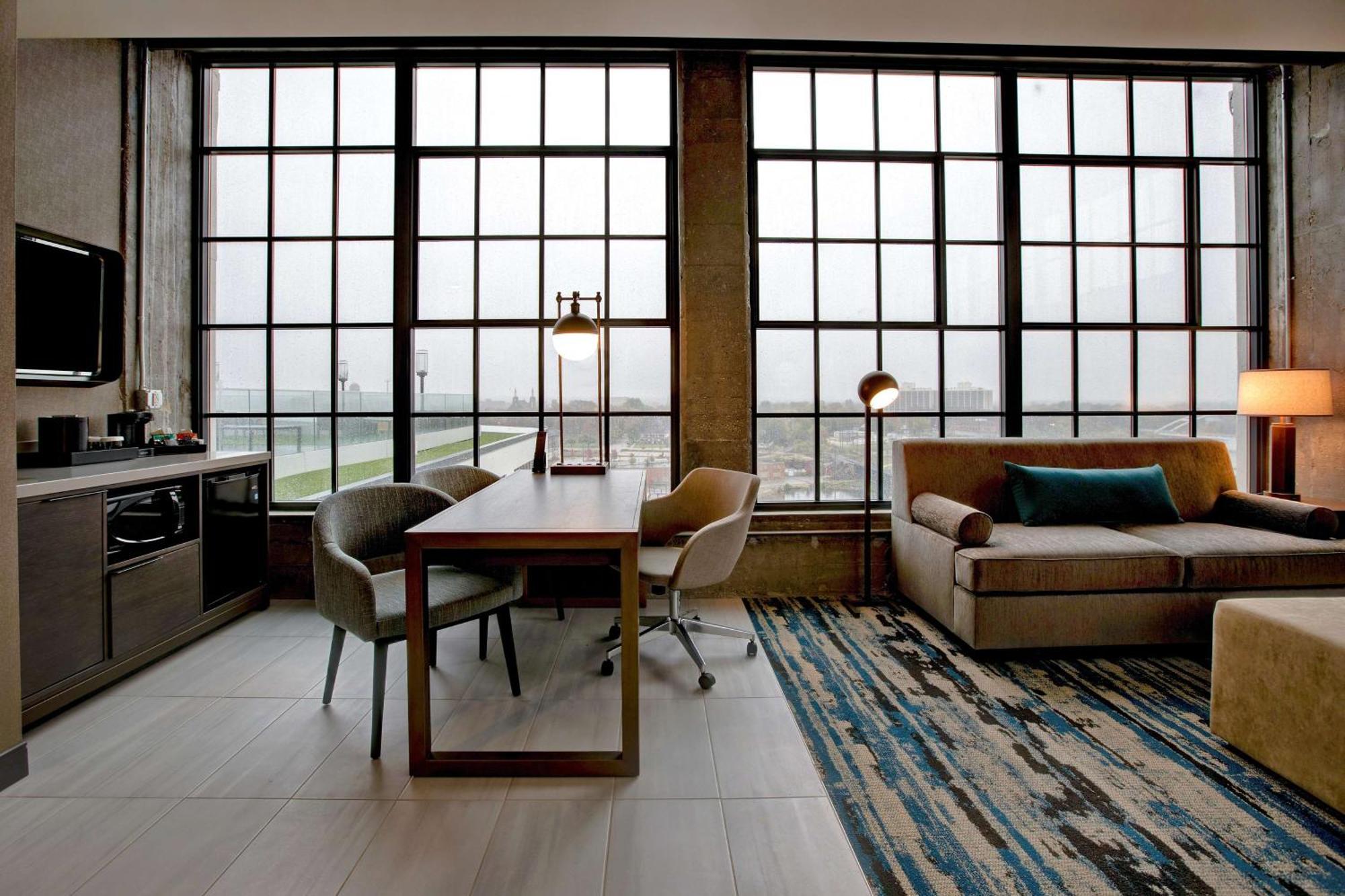 Hotel Embassy By Hilton Riverfront Rockford