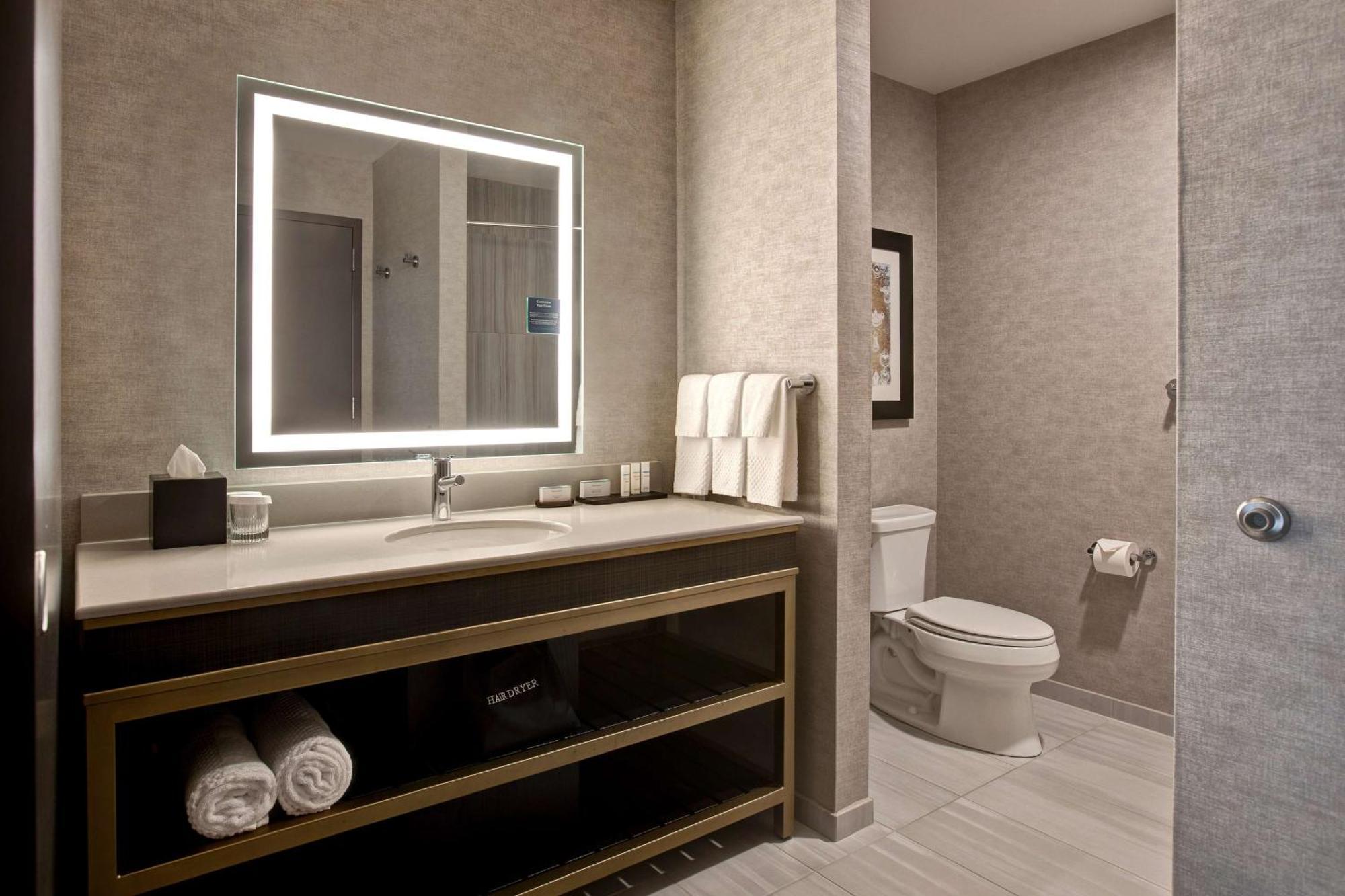 Embassy By Hilton Riverfront 4*