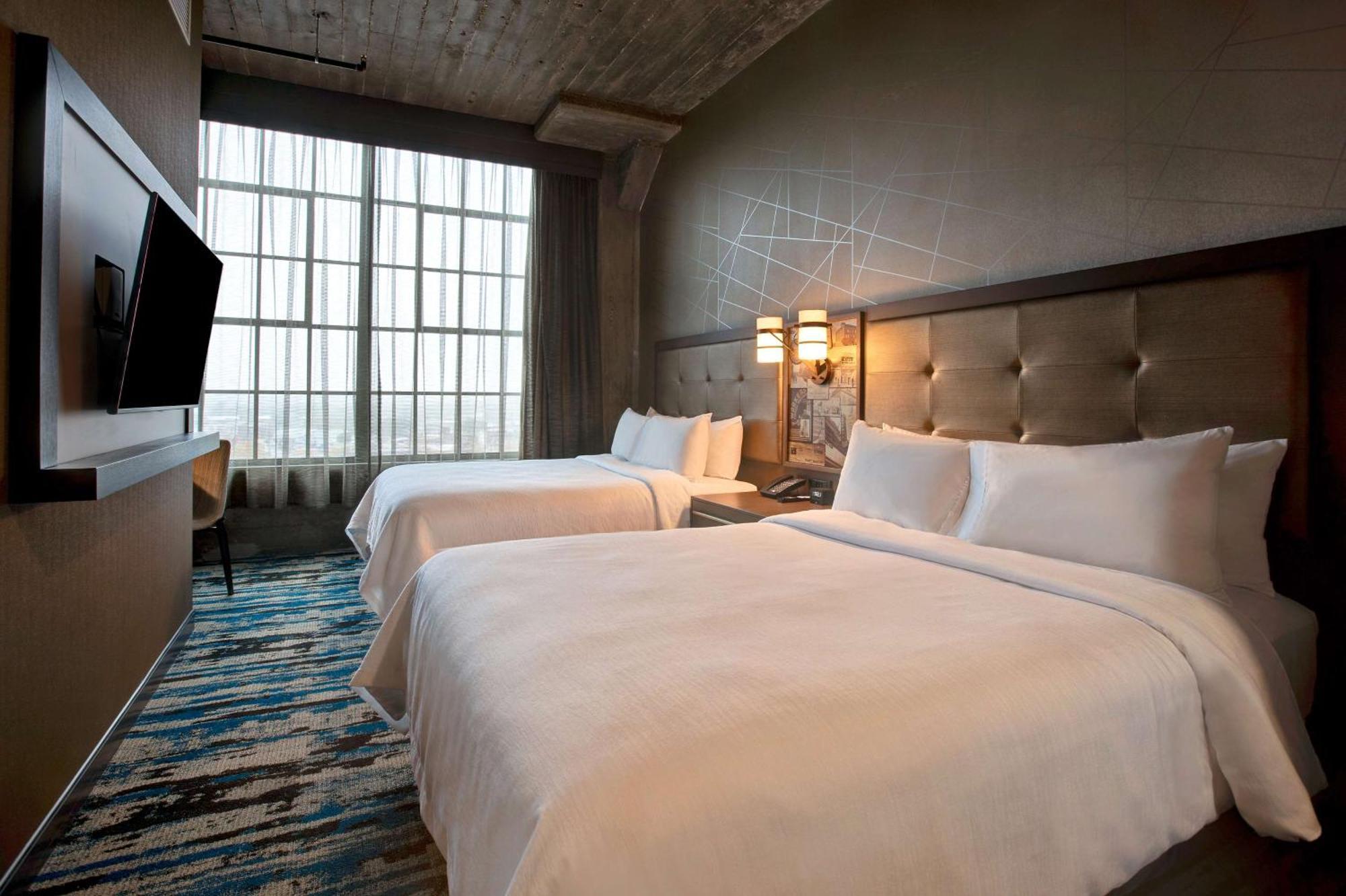 Hotel Embassy By Hilton Riverfront 4*