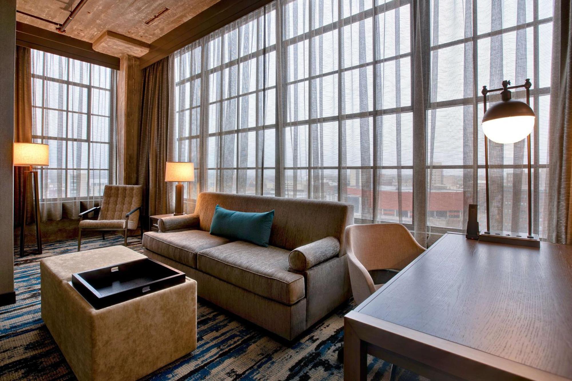 Embassy By Hilton Riverfront Hotel
